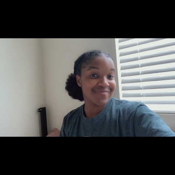 Meet your Posher, Jazminn - Picture 1 of 1